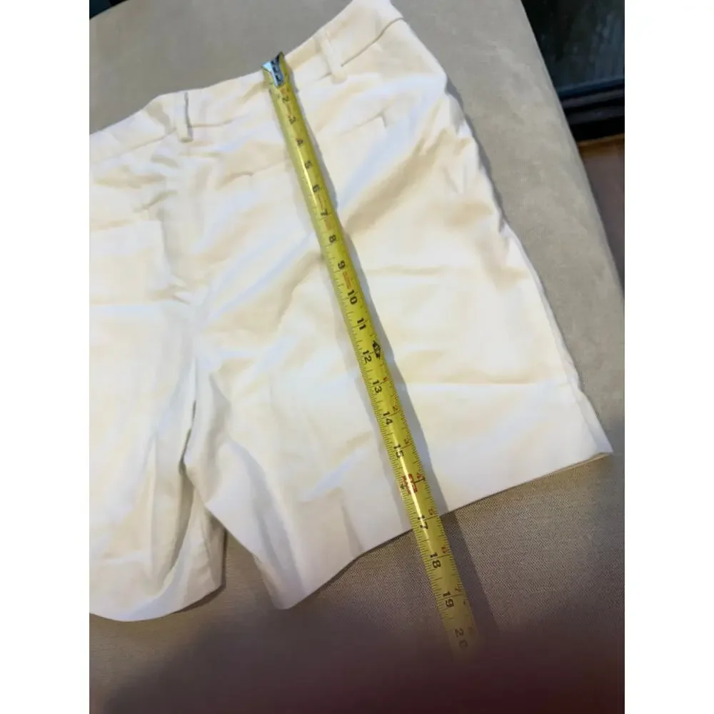 Lilly Pulitzer White Bermuda Shorts Women's size 12 Gold Button